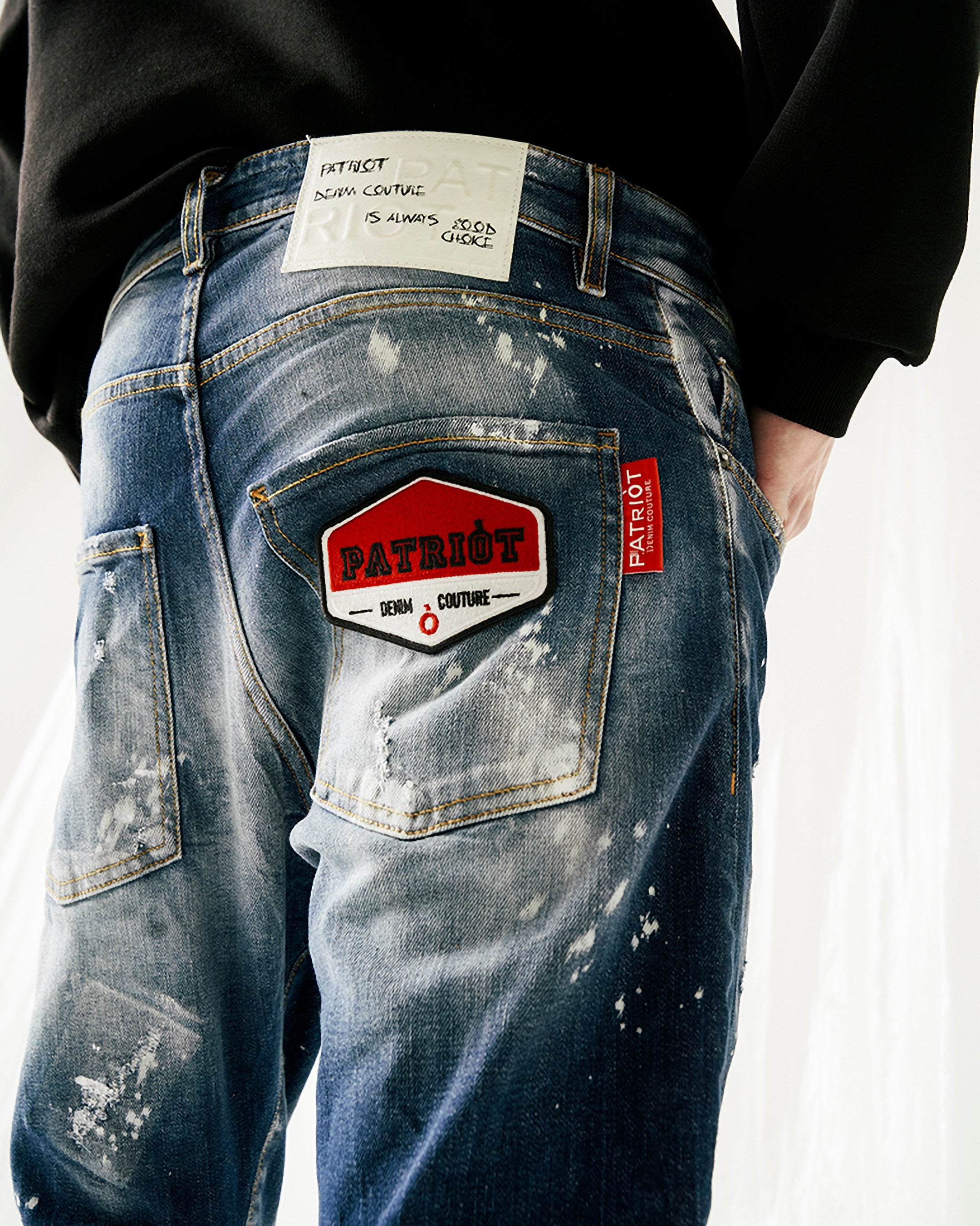 Indaco: il segreto che rende blu i jeans